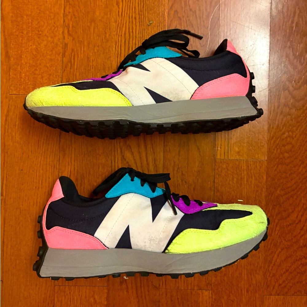 New Balance 327 Sneakers - bright multicolored. Size men’s 10